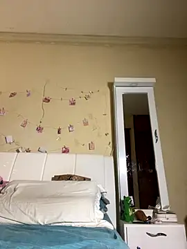 effie castroo online show from November 7, 2:28 am