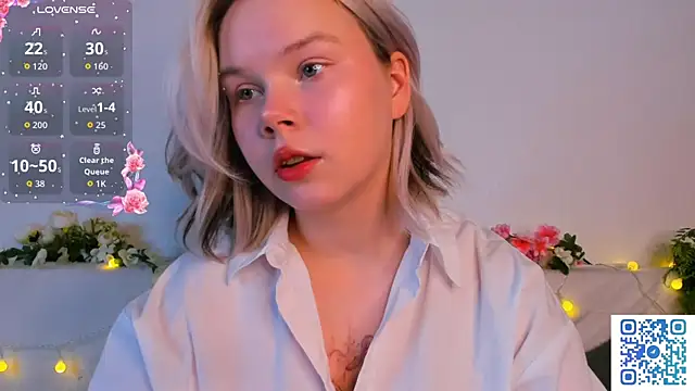 girlllsooft online show from November 10, 1:44 am