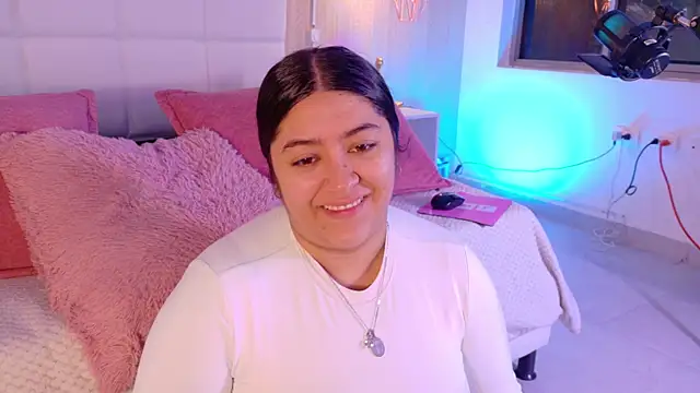 Snapshot of Leah_Bensson chatting on September 15, 2:47 pm Leah Bensson online show from September 15, 2:47 pm