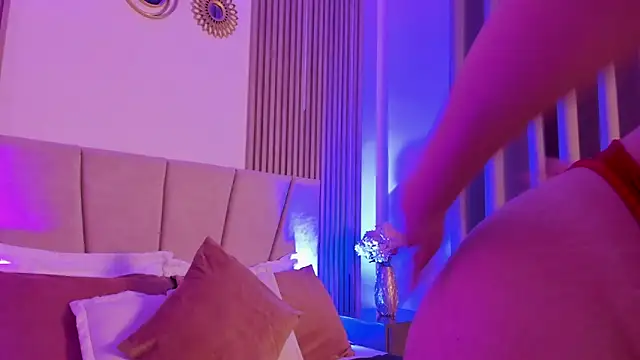 Victoria Beaumont online show from December 5, 11:55 am