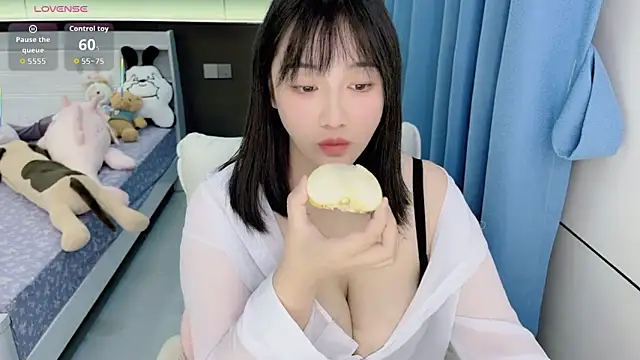 Liuyifei2005 online show from October 18, 5:15 pm