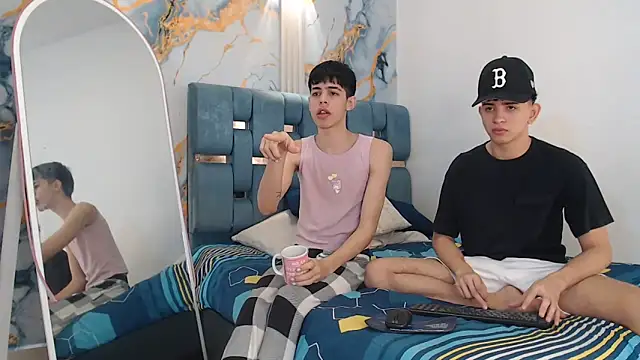 TWINKS FRIENDS online show from February 15, 1:43 pm