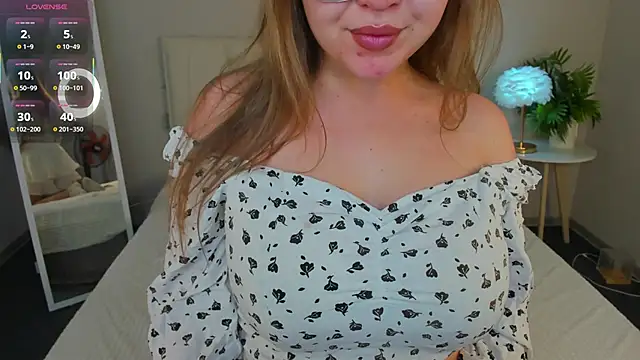 RadiantFairy online show from September 27, 2:30 am