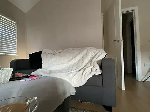 FrancescaXO online show from April 11, 4:21 pm