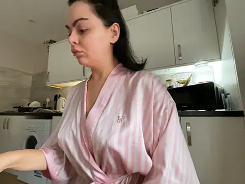 FrancescaXO online show from February 6, 10:29 am