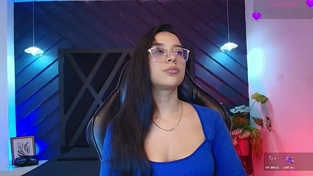 zoe martins  online show from March 18, 5:18 pm