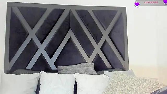 zoe martins  online show from May 27, 5:43 pm