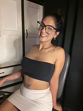 chicachocolate01 online show from November 14, 3:39 am