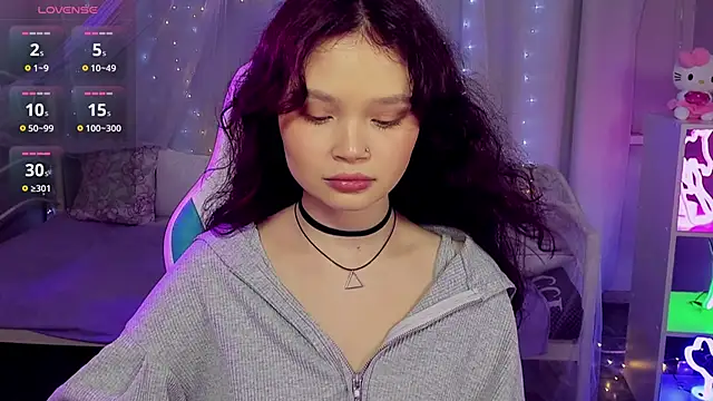 EmilyChaves online show from April 22, 10:12 am