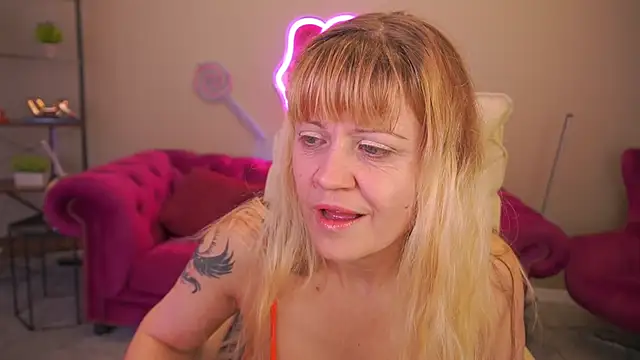 BellaLaPetit online show from February 7, 2:10 pm