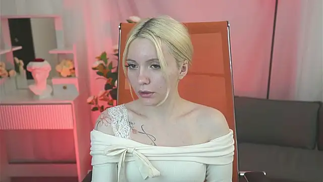 AuroraWrenfield online show from May 13, 1:33 am