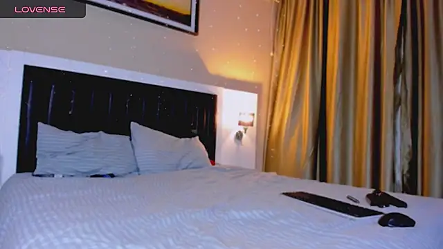 marrenaa online show from December 18, 6:29 am