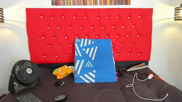 carolinacrus01 online show from November 13, 7:02 pm