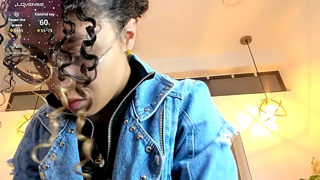 Hanna Cornee  online show from October 20, 1:36 pm