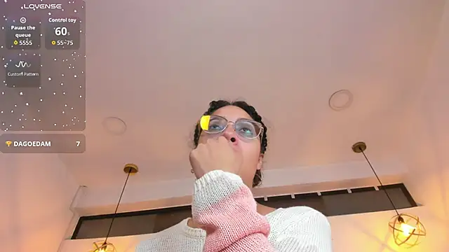 Hanna Cornee  online show from January 15, 2:01 pm