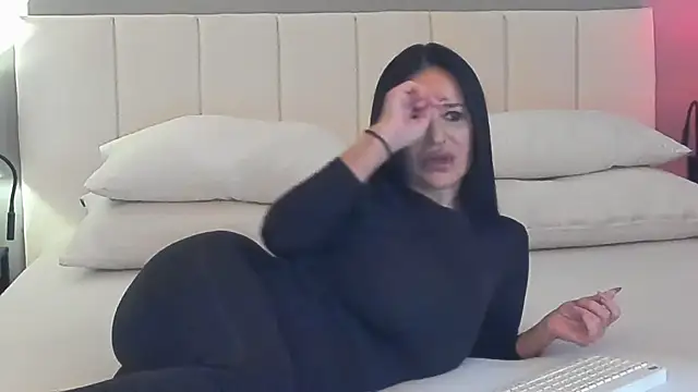 simonacavali online show from October 20, 1:58 pm