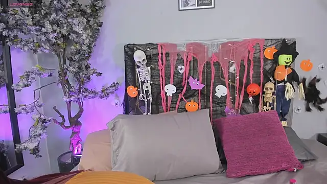 Kaylachannell online show from October 17, 3:32 am