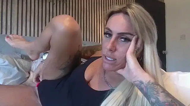 poppyinga1 online show from September 12, 5:42 pm