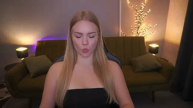 CelesteNoir online show from October 2, 6:29 am