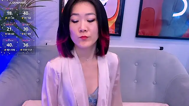 Snapshot of AikoYamada chatting on October 6, 9:48 am AikoYamada online show from October 6, 9:48 am