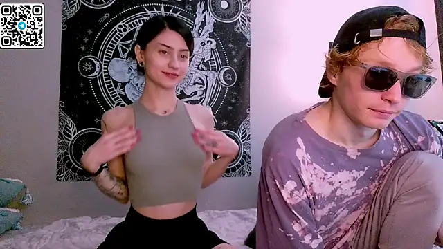 Snapshot of poisondevotion chatting on October 27, 9:49 am poisondevotion online show from October 27, 9:49 am