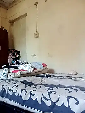 RFeltomWhitJ online show from December 3, 7:44 am