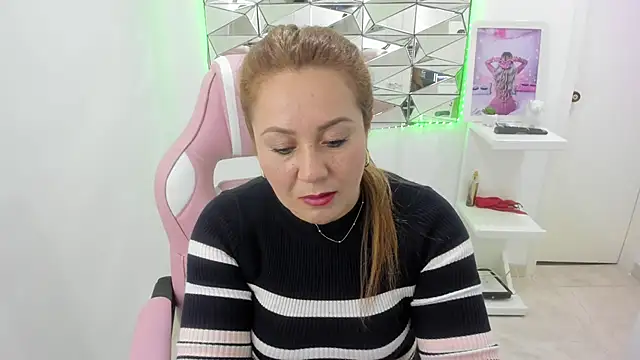 camixxx m online show from September 18, 1:20 pm