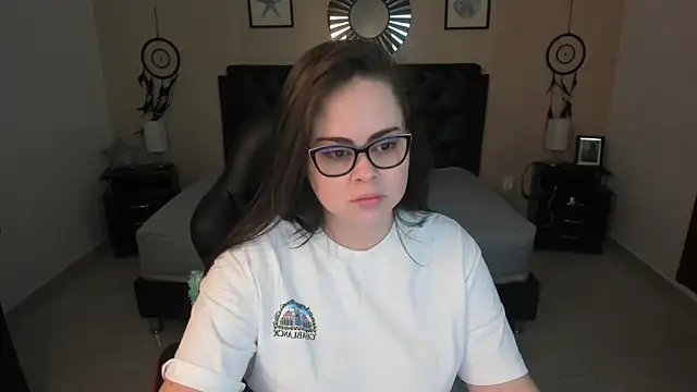 LolaVillalobos online show from February 18, 11:53 am