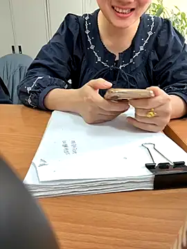 PhuongNhi21 online show from November 5, 6:40 am