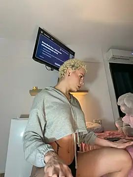 Valeriathonson online show from March 1, 11:59 pm