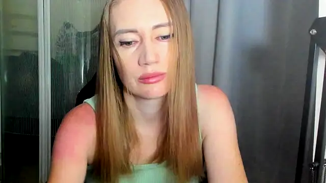 JessFoxxx online show from June 17, 2:57 am