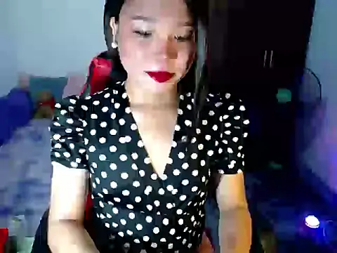 Urassiansweetcummer online show from May 24, 12:53 am