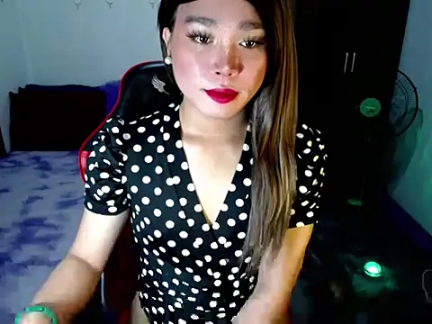 Urassiansweetcummer online show from December 15, 2:28 am