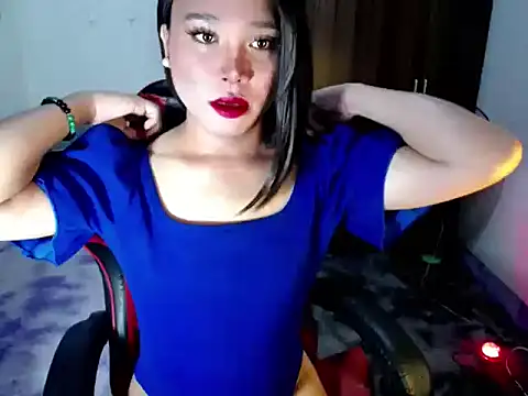 Urassiansweetcummer online show from May 30, 1:47 am