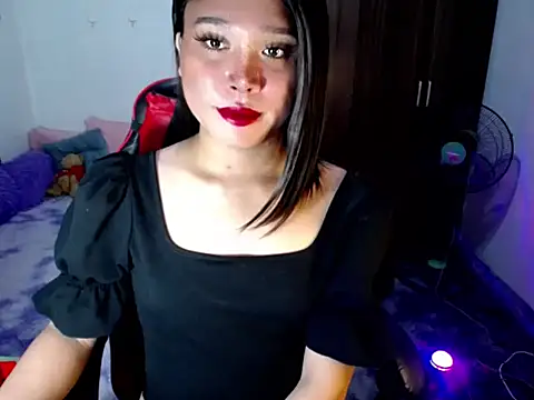 Urassiansweetcummer online show from May 22, 12:14 pm