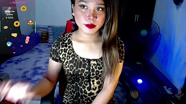 Urassiansweetcummer online show from February 16, 2:33 am