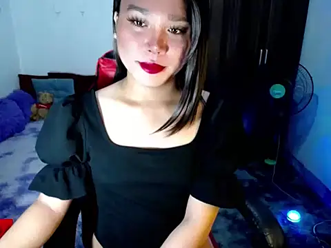 Urassiansweetcummer online show from May 14, 2:06 am
