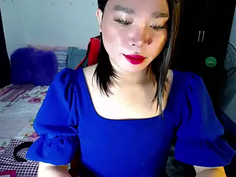 Urassiansweetcummer online show from September 12, 1:50 am