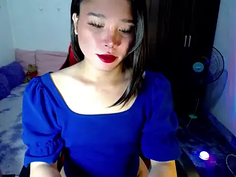 Urassiansweetcummer online show from May 31, 3:45 am
