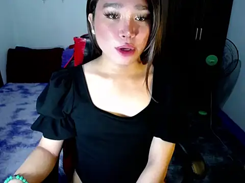 Urassiansweetcummer online show from November 12, 3:04 am