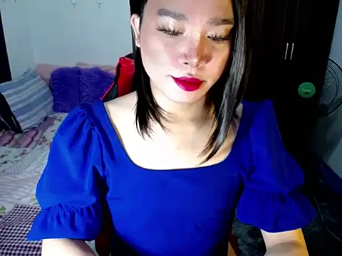 Urassiansweetcummer online show from September 23, 2:43 am