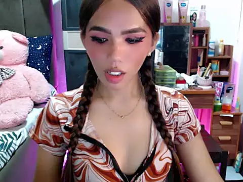 urswtasian chesca online show from November 10, 1:39 pm