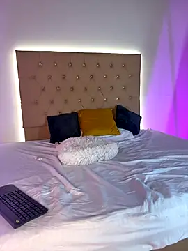 Snapshot of Alexa__Blue chatting on October 1, 4:39 am Alexa  Blue online show from October 1, 4:39 am
