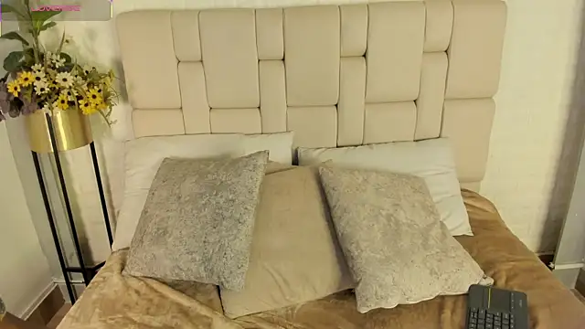 estefanyy  online show from March 21, 4:39 am