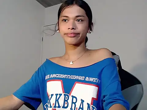 urcurlydiva online show from December 17, 6:39 am