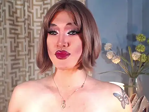 AleinaCroft online show from April 7, 2:30 pm