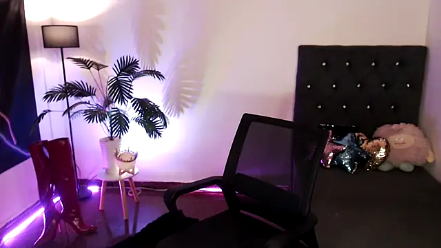 Unique Maya online show from March 3, 6:36 pm