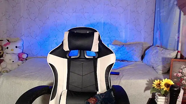 TssluttyNikka online show from April 4, 1:04 am