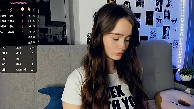 lovelyalivia online show from December 2, 9:44 am