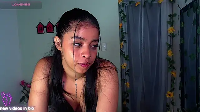 Snapshot of Angie_Lee01 chatting on October 23, 11:49 am Angie Lee01 online show from October 23, 11:49 am